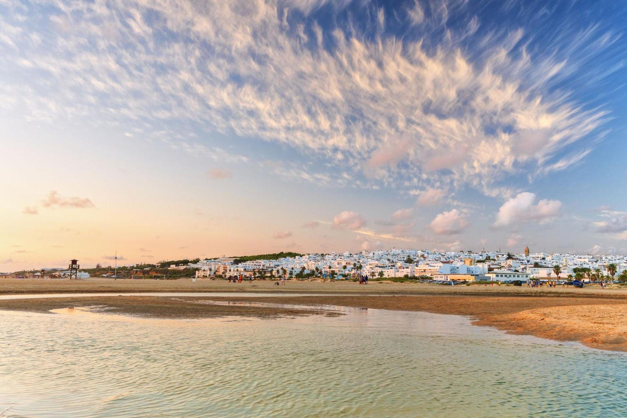 Surf House Playa Hotel Conil De La Frontera Exterior photo